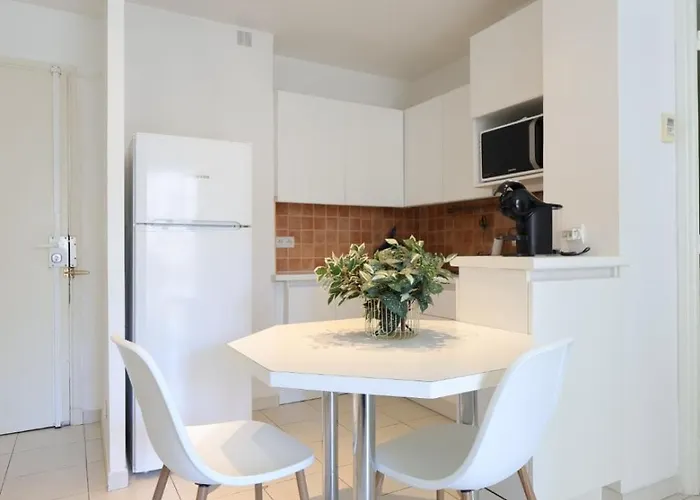 Le Dauphin - 2 Prs - Clim - Vue *