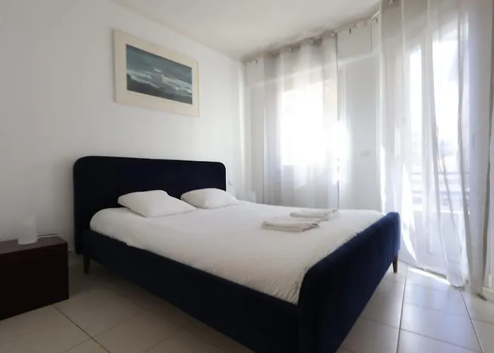 Le Dauphin - 2 Prs - Clim - Vue * Antibes